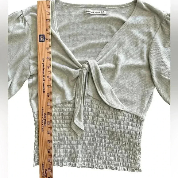 Abercrombie & Fitch Smocked Blouse Shirt With Tie Front Size Small Green - Picture 8 of 8